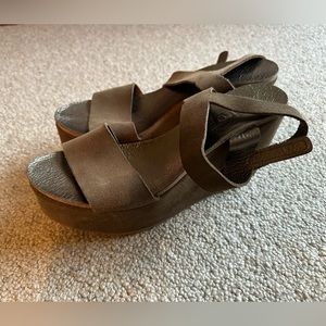 Platform Sandal w Suede Straps